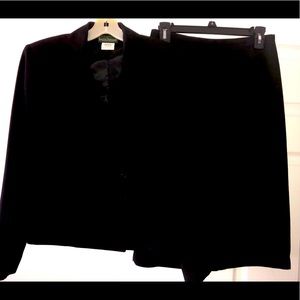 Harv’e Bernard Suit